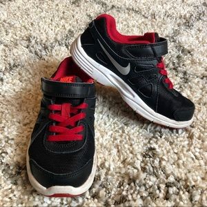 Nike ✔️ Revolution 2 ⚫️🔴